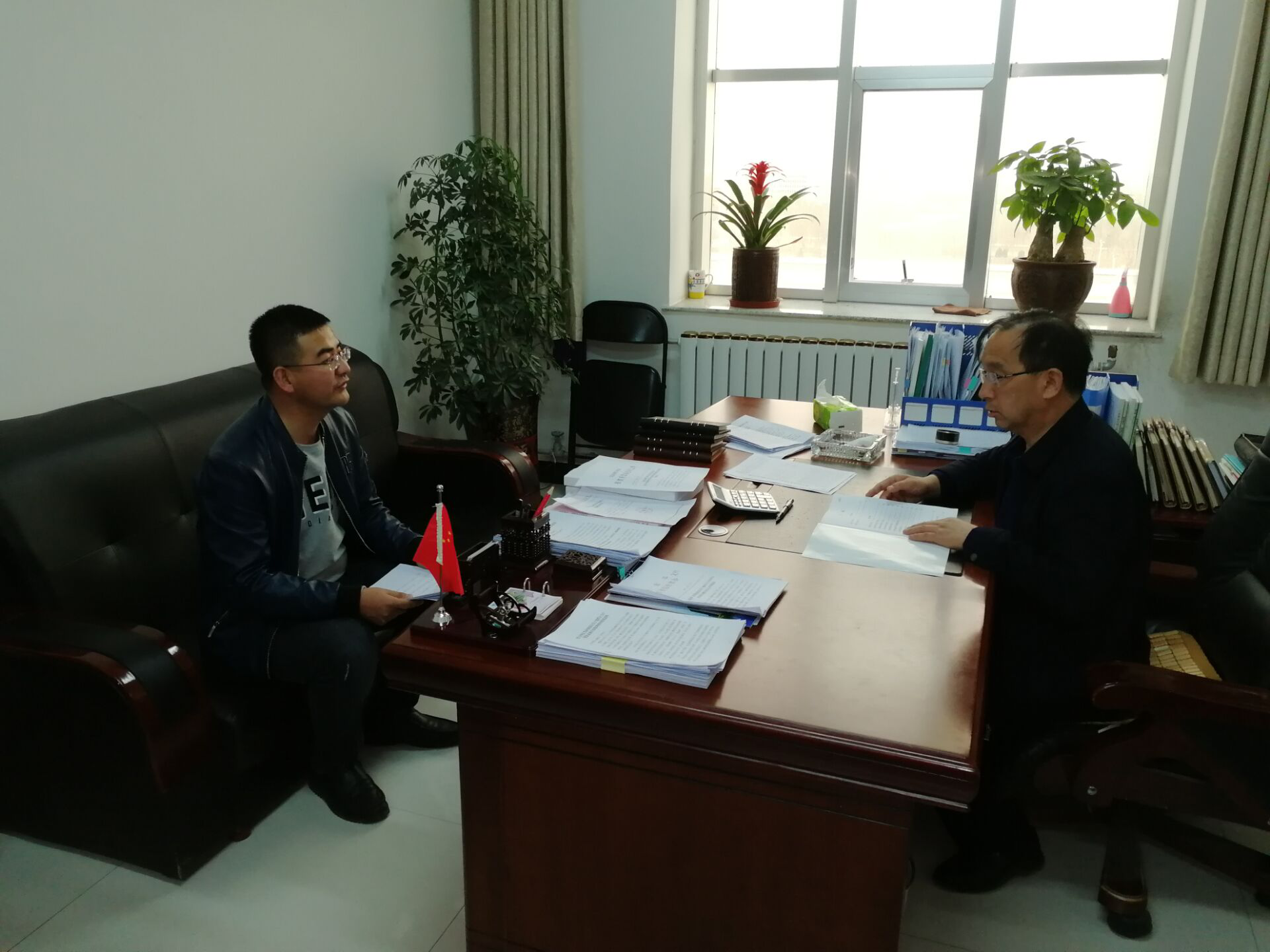 红寺堡区扶贫开发办公室开展扫黑除恶专项斗争一对一谈心谈话活动