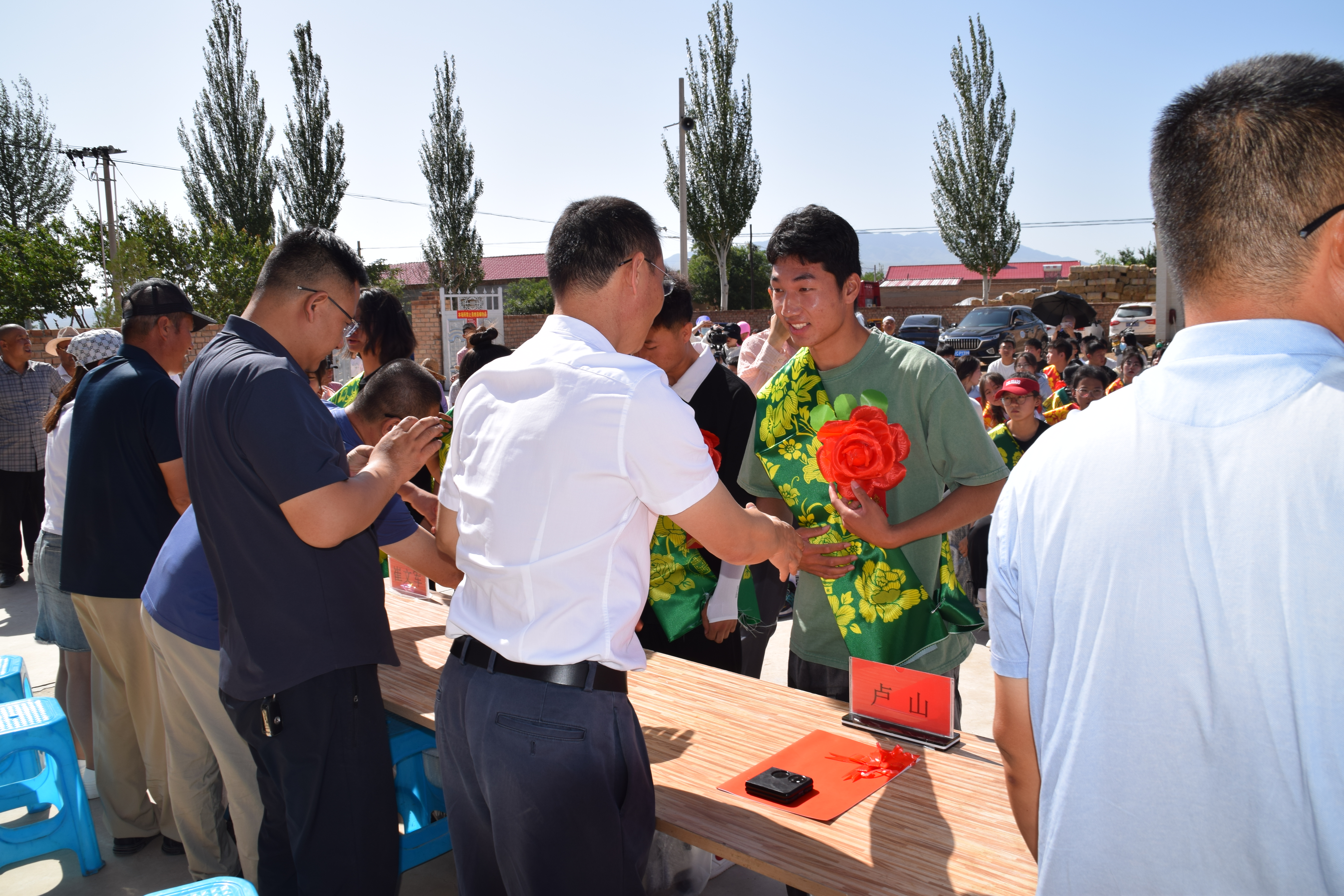 红寺堡镇奖学励志树榜样崇文重教促振兴